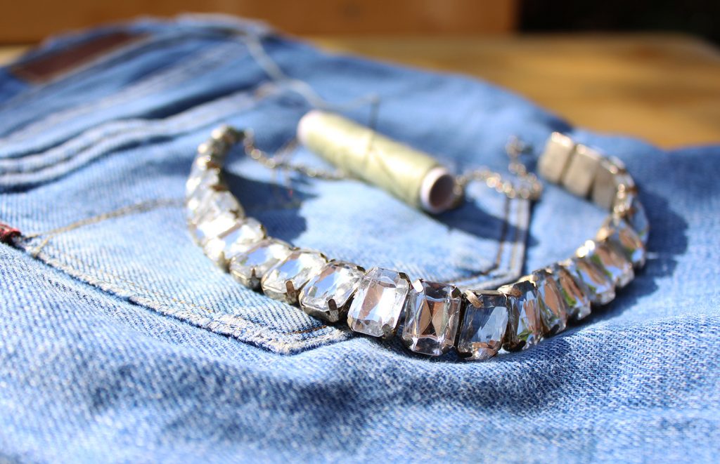 letters&beads_Jeans-strass-diy