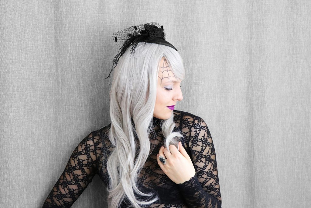 letters_and_beads_beauty_make-up_femme_fatale_grey_hair_wig_horror_braut_3