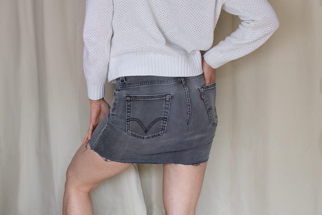 letters_and_beads_blog_diy_naehen_upcycling_jeans_hose_rock_destroyed_denim_look