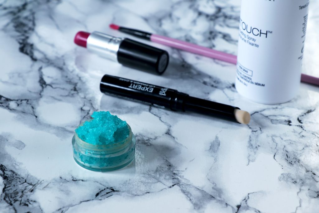 letters_and_beads_beauty_pflege_minty_plumping_lip_scrub_volle_lippen_geschmeidig_flatlay