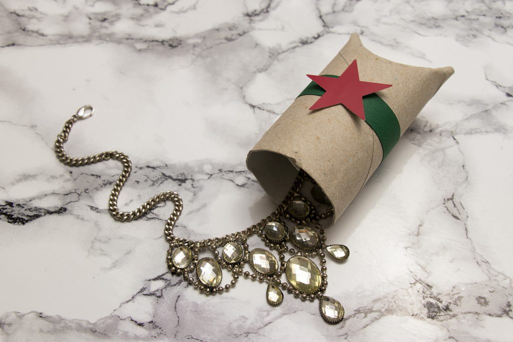 letters_and_beads_diy_zero_waste_xmas_geschenkverpackung_nachhaltig_papprolle