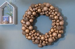 letters-and-beads-diy-weihnachtskranz-basteln-upcycling-weihnachtskugeln-header