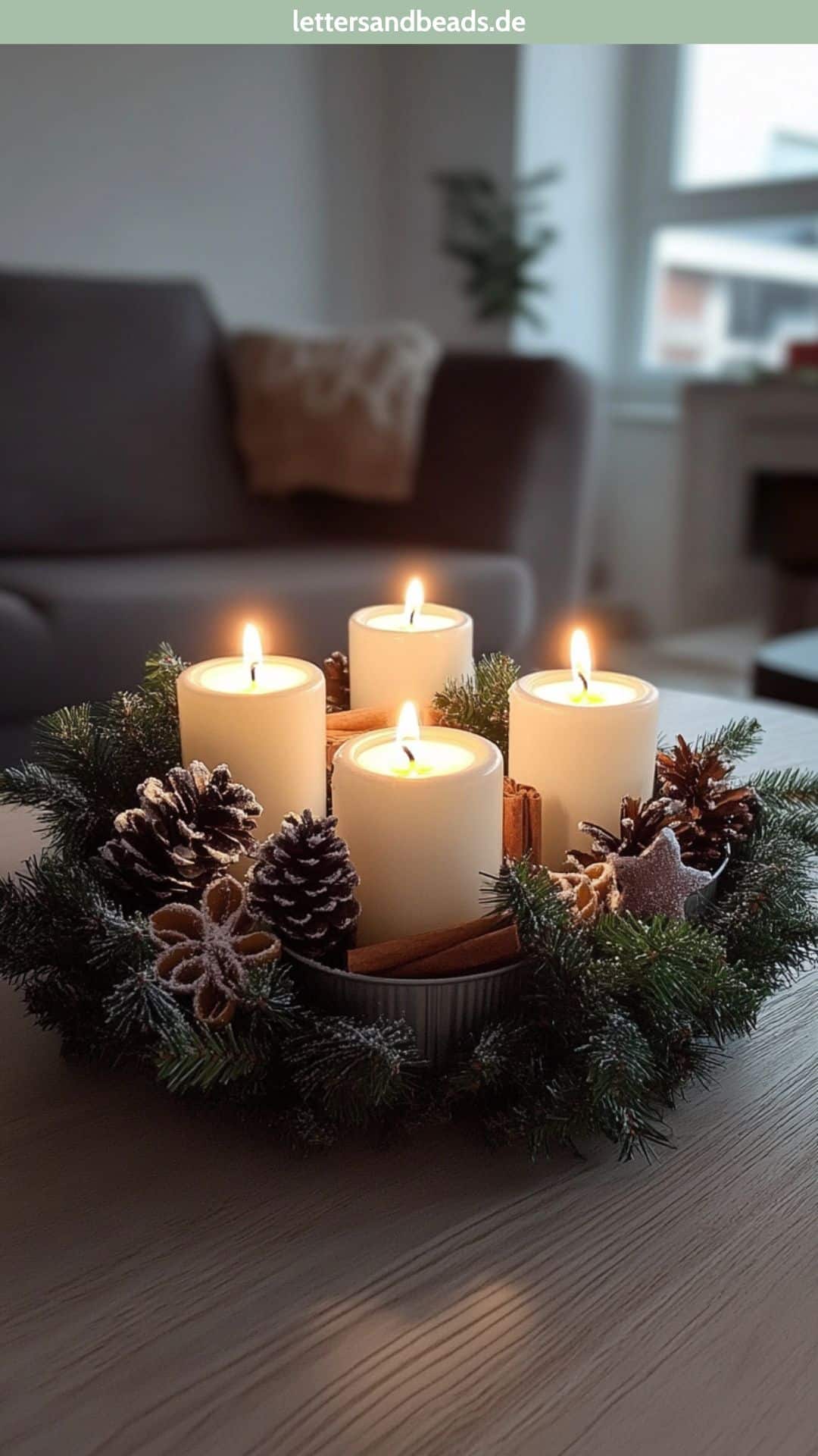 DIY-Adventskranz aus alten Backformen mit Tannenzweigen